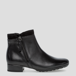 G72.718 - BLACK LEATHER ANKLE BOOTS
