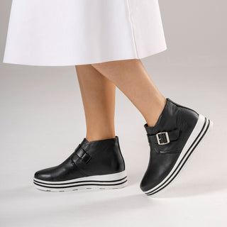 VUMBA XF - BLACK LEATHER ANKLE BOOTS