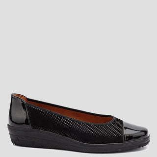 G06.402 - BLACK LEATHER FLATS