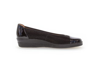 G06.402 - BLACK LEATHER FLATS